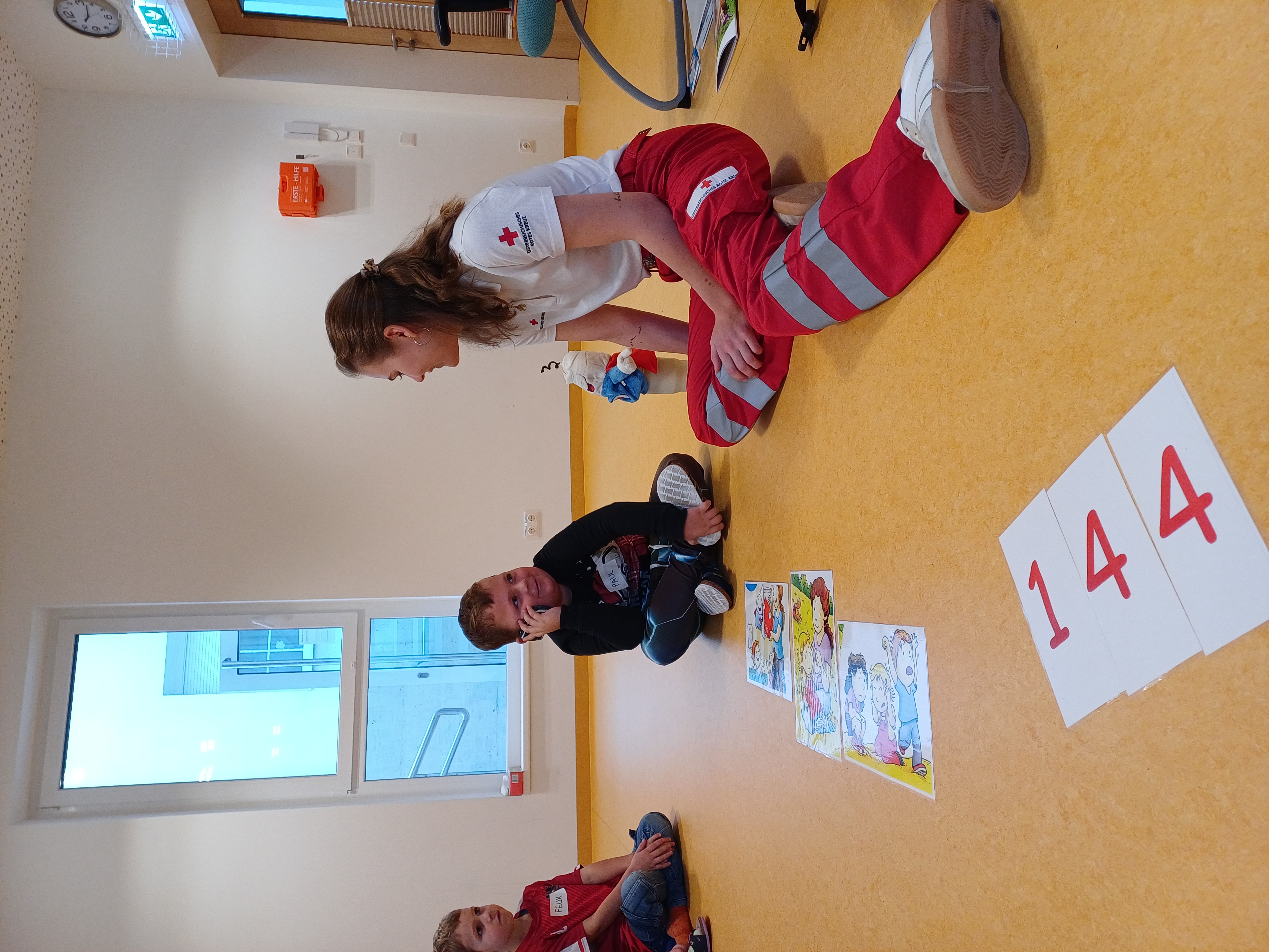 Blaulichtwoche - Roko und Rotes Kreuz