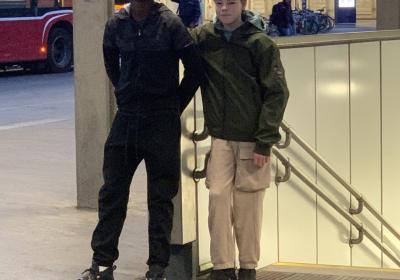 Jonathan Und Tristan 4b Am Hauptbahnhof